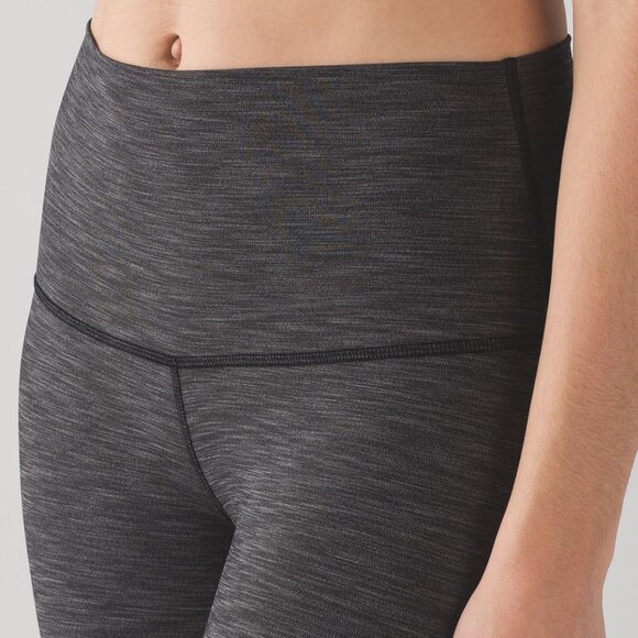 Lululemon Wunder Under Crop Size 8 - Picture 4 of 12